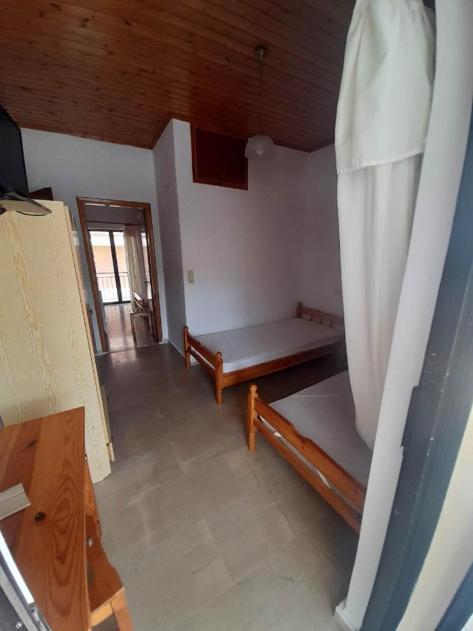 Loútsa Christina Sunny Rooms מראה חיצוני תמונה